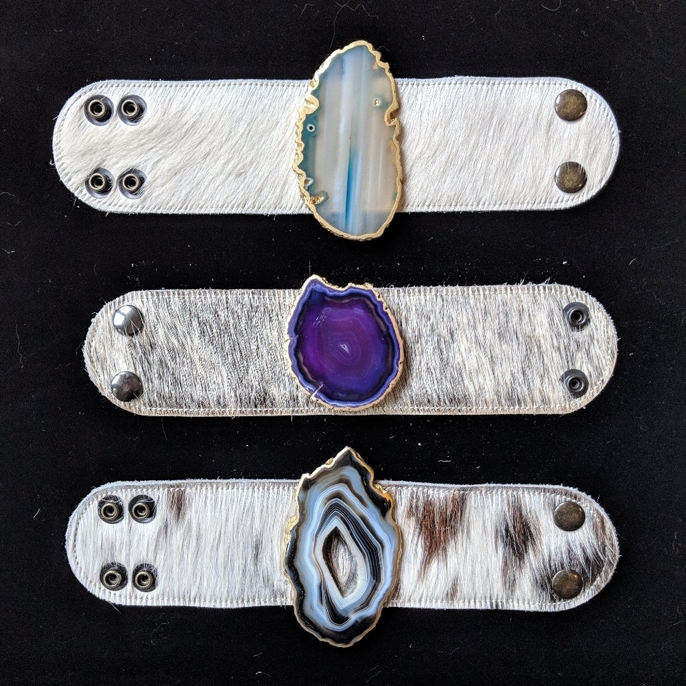 Hide cuff with agate stone